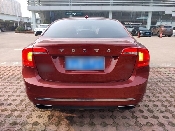 Volvo S60 2014, 168500 км, за 5971 USD