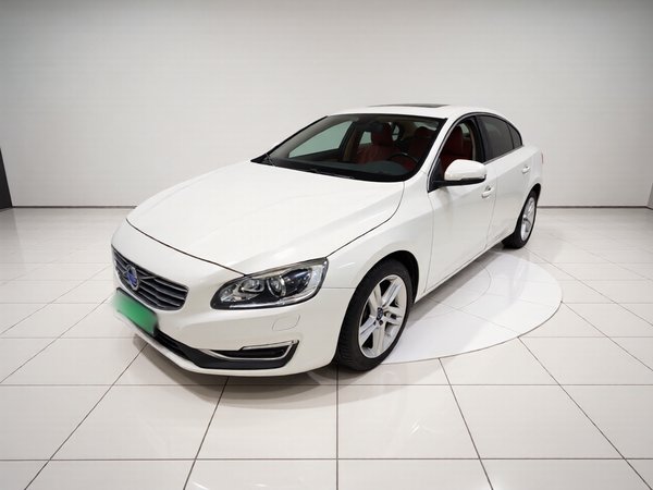 Volvo S60 · 2015 год
