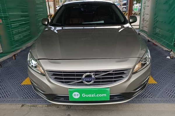 Volvo S60 2016, 143300 км, за 8084 USD