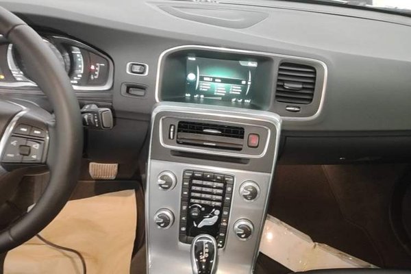 Volvo S60 2017, 99000 км, за 8848 USD - фото 15