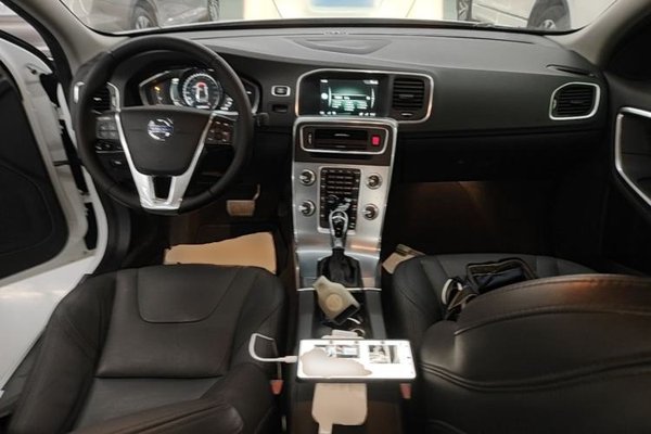 Volvo S60 2017, 99000 км, за 8848 USD - фото 12