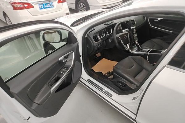 Volvo S60 2017, 99000 км, за 8848 USD - фото 18