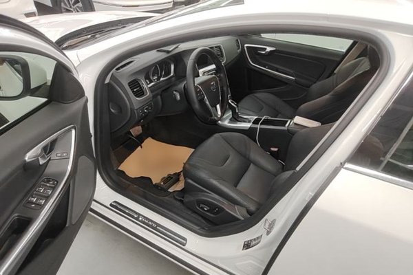 Volvo S60 2017, 99000 км, за 8848 USD - фото 17