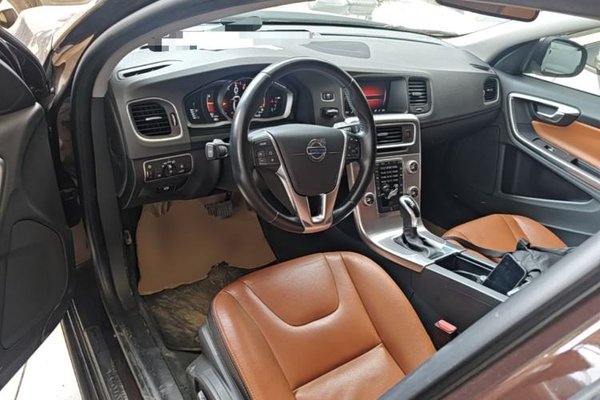 Volvo S60 2018, 157000 км, за 9862 USD - фото 12
