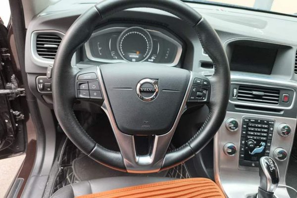 Volvo S60 2018, 61800 км, за 8624 USD - фото 10