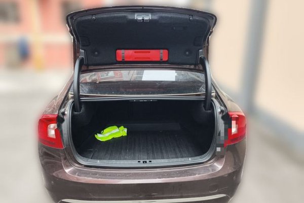 Volvo S60 2018, 61800 км, за 8624 USD - фото 19