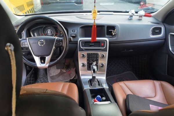 Volvo S60 2019, 104800 км, за 8604 USD - фото 9