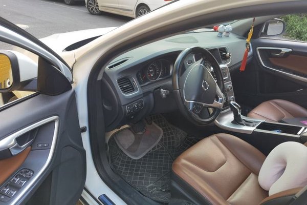 Volvo S60 2019, 104800 км, за 8604 USD - фото 16