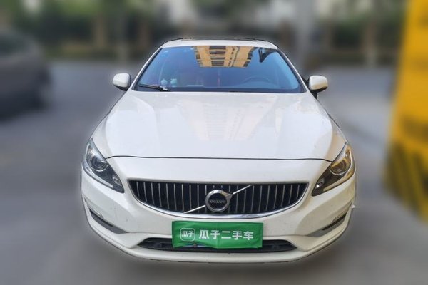 Volvo S60 2019, 104800 км, за 8604 USD