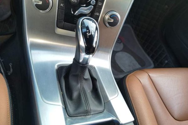 Volvo S60 2019, 104800 км, за 8604 USD - фото 14