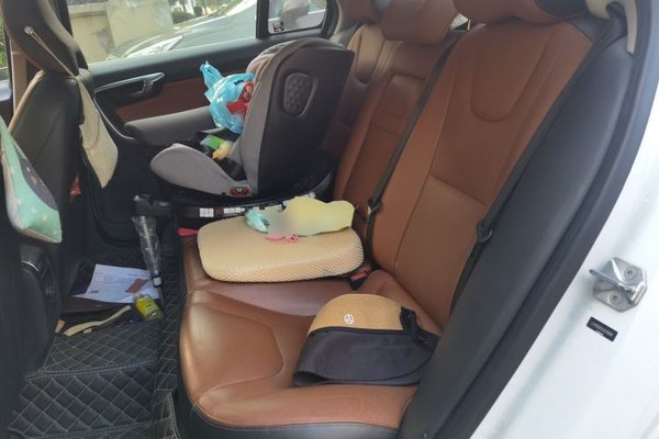 Volvo S60 2019, 104800 км, за 8604 USD - фото 17
