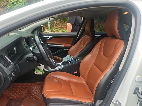 Volvo S60 2019, 113900 км, за 11349 USD - фото 12