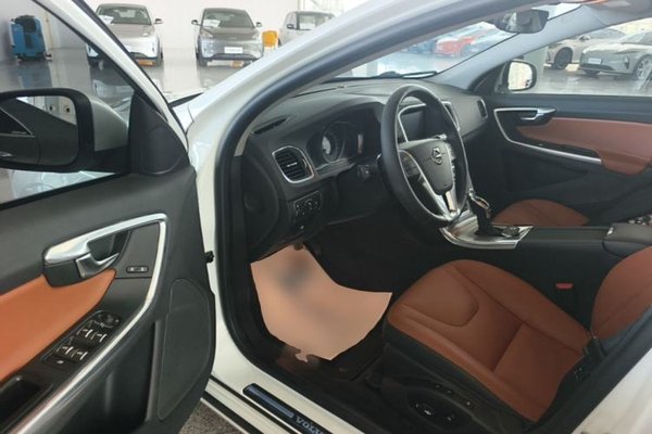 Volvo S60 2019, 46800 км, за 13435 USD - фото 18
