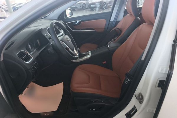 Volvo S60 2019, 46800 км, за 13435 USD - фото 17