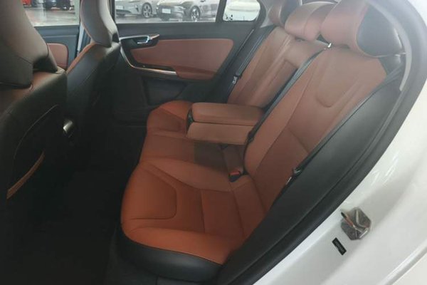 Volvo S60 2019, 46800 км, за 13435 USD - фото 20