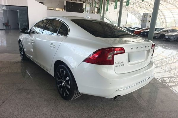 Volvo S60 2019, 46800 км, за 13435 USD