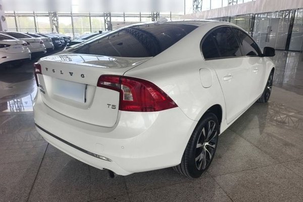 Volvo S60 2019, 46800 км, за 13435 USD - фото 6
