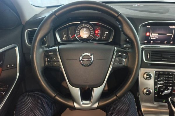 Volvo S60 2019, 46800 км, за 13435 USD - фото 13