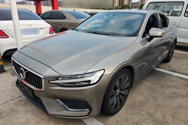 Volvo S60 · 2021 год