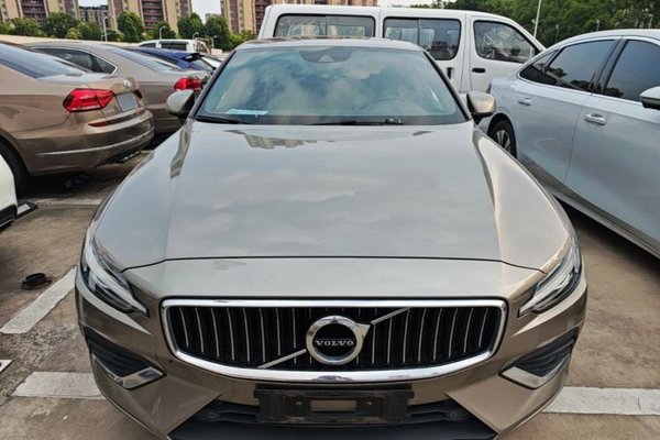 Volvo S60 2021, 107899 км, за 14254 USD