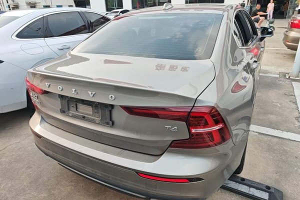 Volvo S60 2021, 107899 км, за 14254 USD