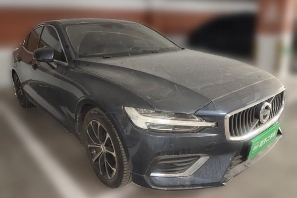 Volvo S60 2022, 34800 км, за 16882 USD