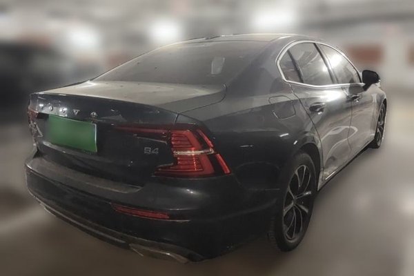 Volvo S60 2022, 34800 км, за 16882 USD - фото 6