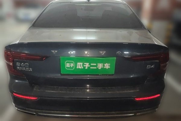 Volvo S60 2022, 34800 км, за 16882 USD