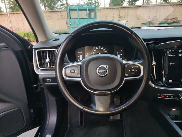 Volvo S60 2022, 64100 км, за 15013 USD - фото 11