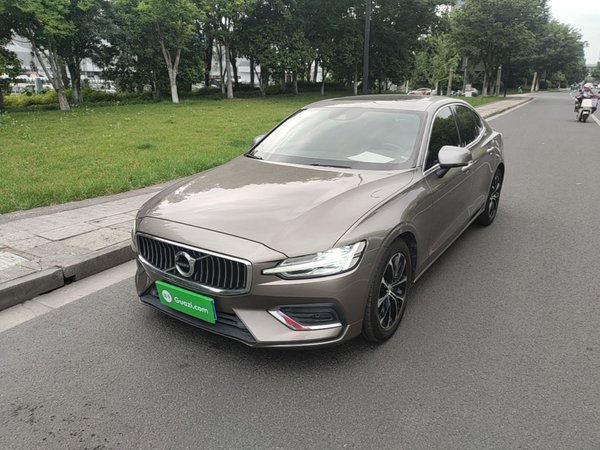 Volvo S60 · 2022 год