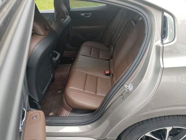 Volvo S60 2022, 81199 км, за 17196 USD - фото 20