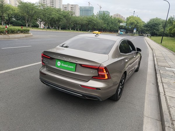 Volvo S60 2022, 81199 км, за 17196 USD - фото 6