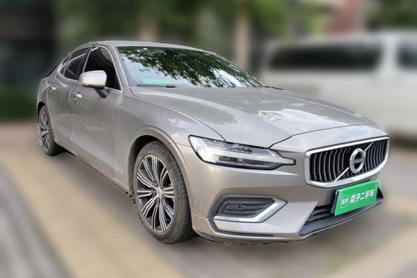 Volvo S60 2022, 46200 км, за 17424 USD