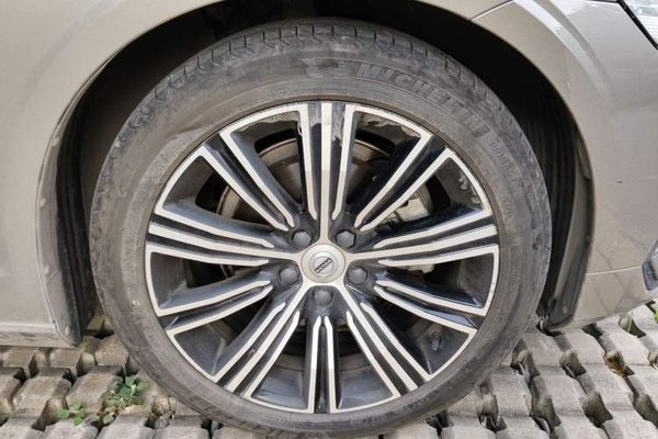 Volvo S60 2022, 46200 км, за 17424 USD - фото 8