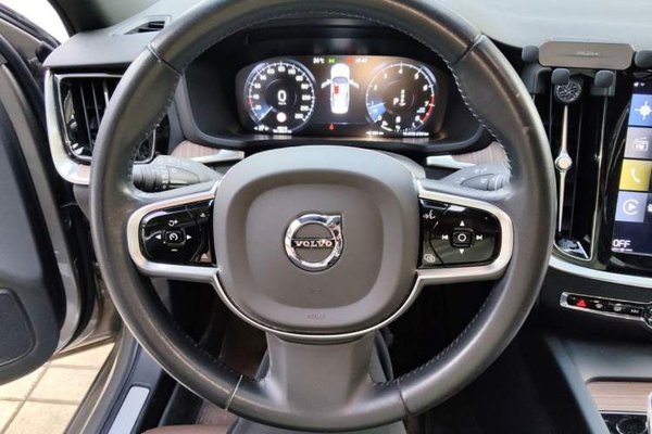 Volvo S60 2022, 46200 км, за 17424 USD - фото 10