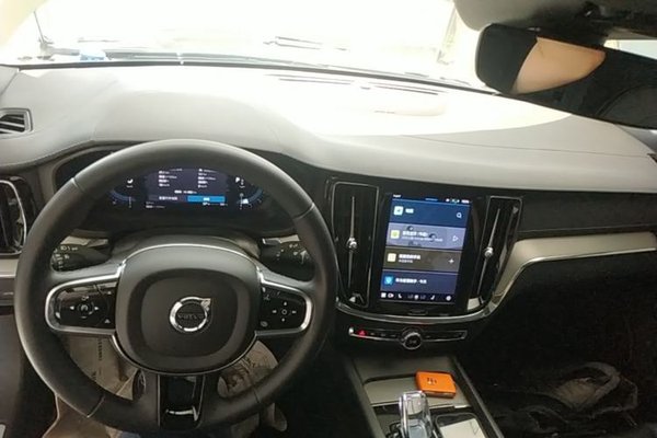 Volvo S60 2024, 14400 км, за 25221 USD - фото 12