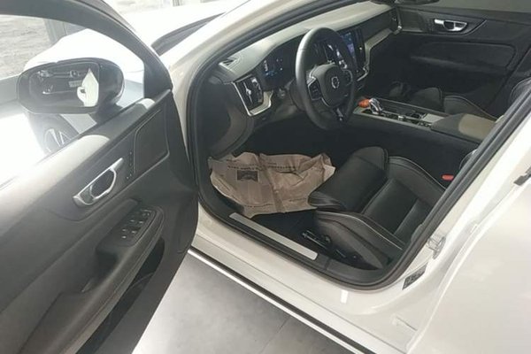Volvo S60 2024, 14400 км, за 25221 USD - фото 18