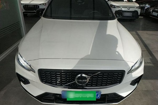 Volvo S60 2024, 14400 км, за 25221 USD