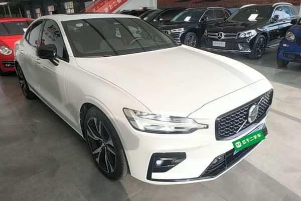 Volvo S60 2024, 14400 км, за 25221 USD