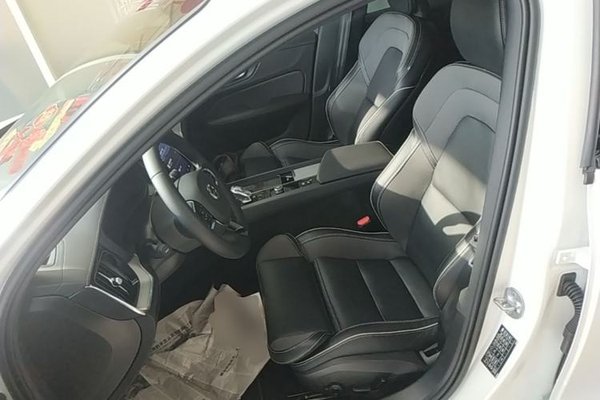 Volvo S60 2024, 14400 км, за 25221 USD - фото 17