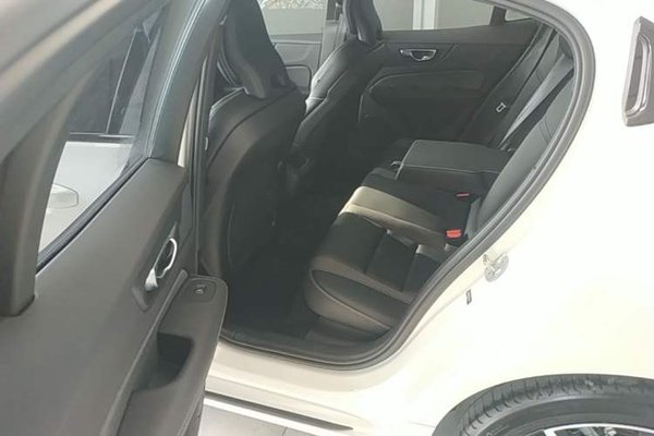 Volvo S60 2024, 14400 км, за 25221 USD - фото 20