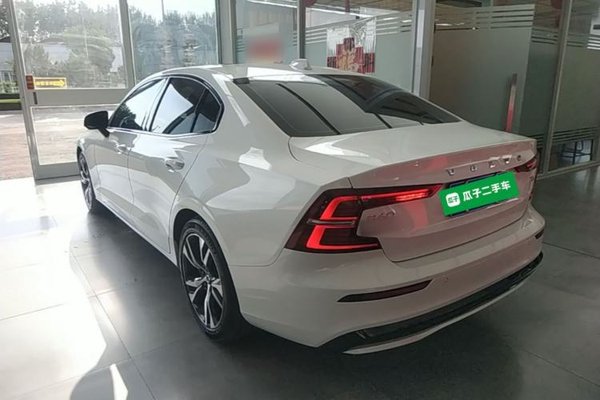 Volvo S60 2024, 14400 км, за 25221 USD