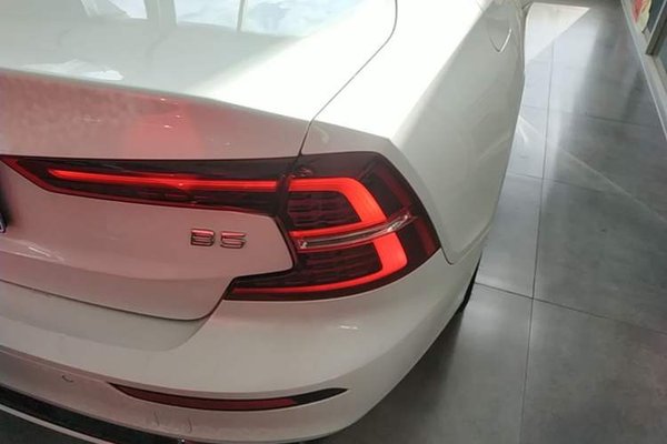 Volvo S60 2024, 14400 км, за 25221 USD - фото 9