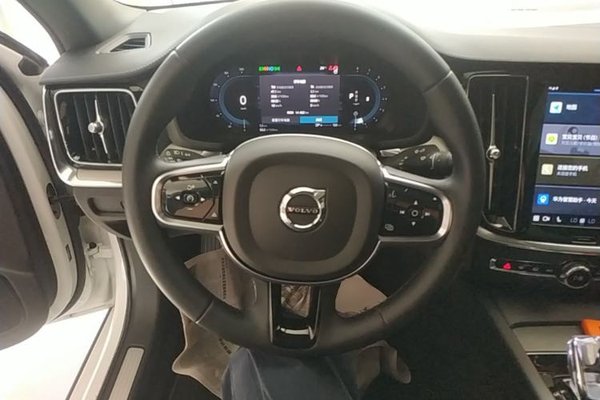 Volvo S60 2024, 14400 км, за 25221 USD - фото 13