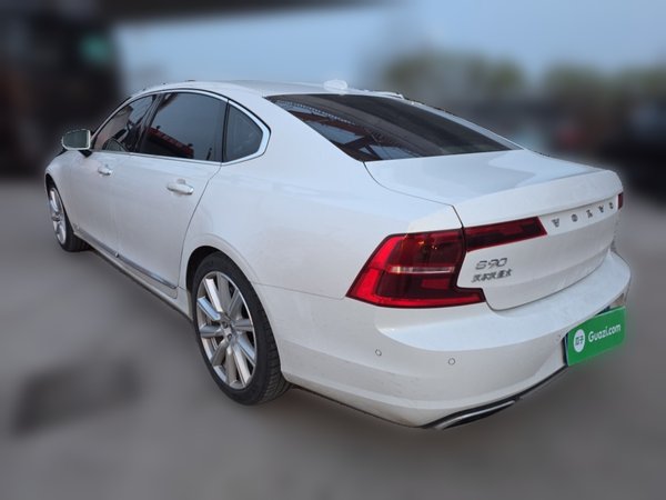 Volvo S90 2017, 101199 км, за 16063 USD