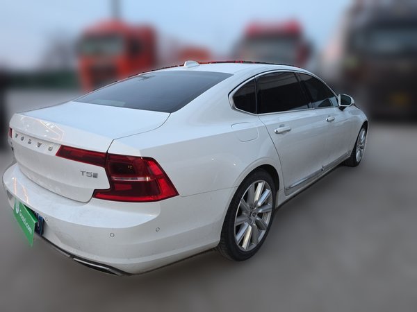 Volvo S90 · 2017 год