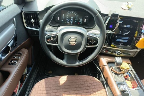 Volvo S90 2018, 52500 км, за 16440 USD