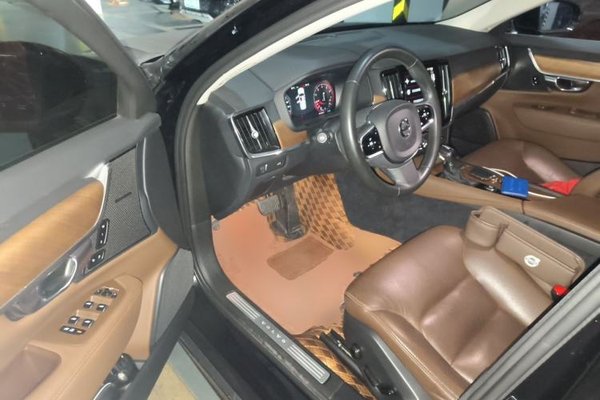 Volvo S90 2019, 83900 км, за 17136 USD - фото 16
