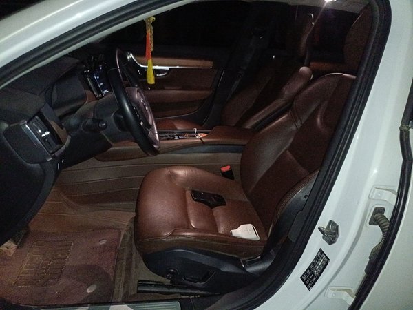 Volvo S90 2019, 121400 км, за 16569 USD - фото 10