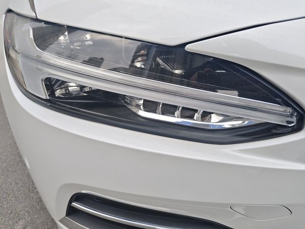 Volvo S90 2019, 60400 км, за 18407 USD